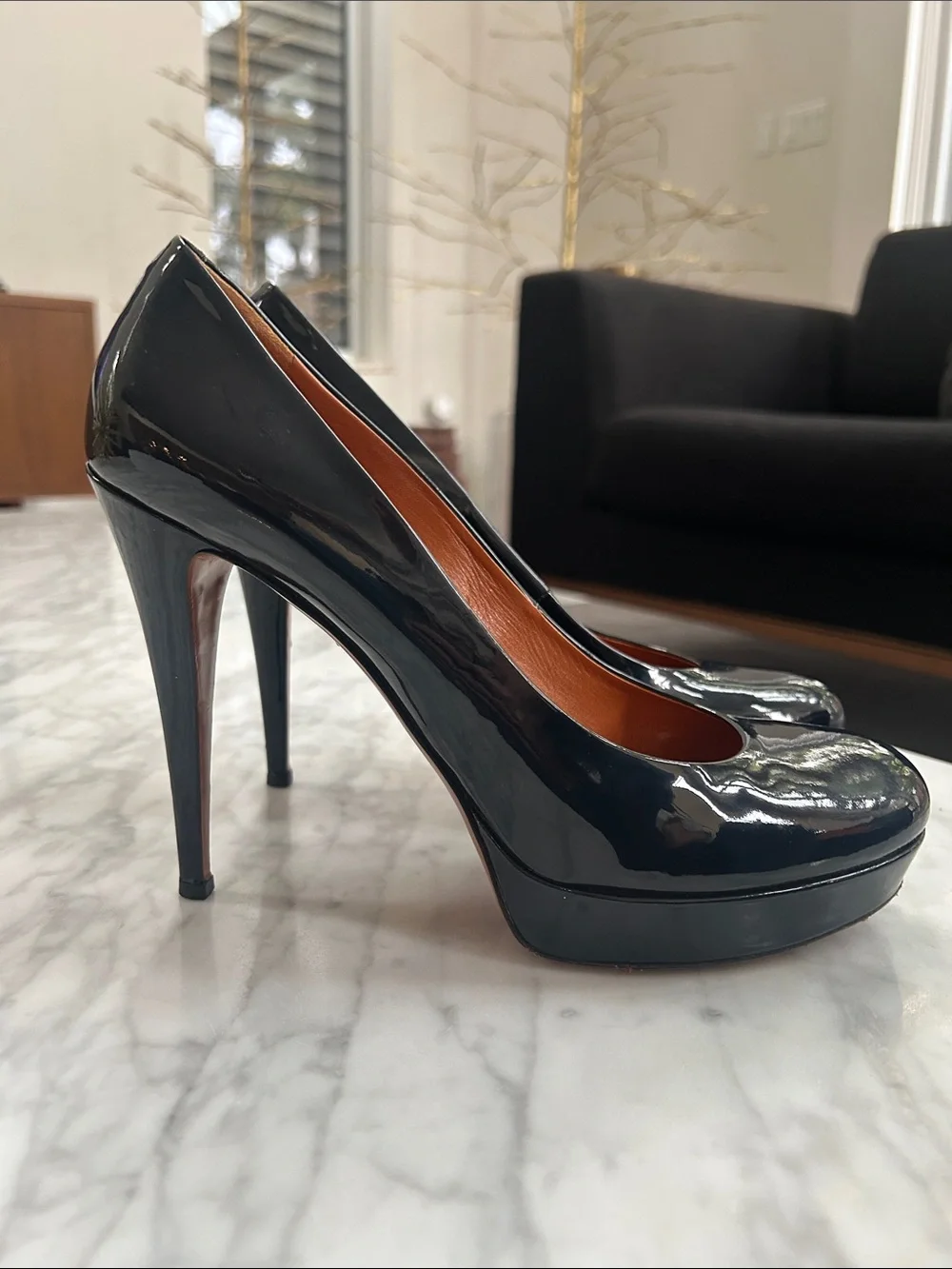 Gucci Navy Patent Leather Platform Pumps Size 41